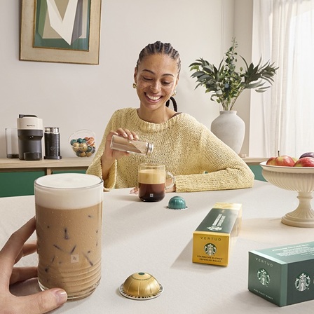 [新商品情報] 軽やかなブロンドのコーヒーに、スイーツ感覚の甘い香りをプラス。数量限定のフレーバーコーヒー2種を「ヴァーチュオ」から。