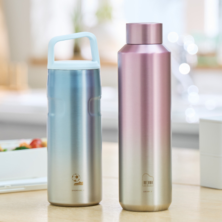 自由なメッセージを刻印できるスターバックスの名入れサービスで、エールを込めた贈り物を。