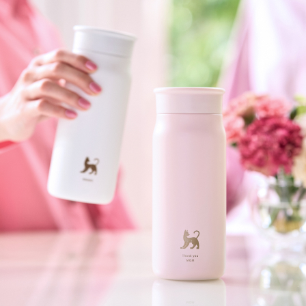 自由なメッセージを刻印できるスターバックスの名入れサービス、母の日は私の好きを届けよう。