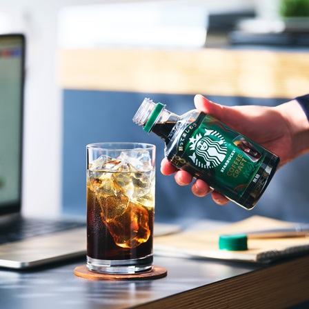 ひんやりした一杯と、好きなことに浸る初夏の午後。気分で選ぶ、3つのアイス ブラック コーヒーをチェック。